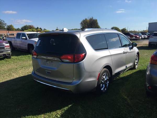 2018 Chrysler Pacifica Limited - mini-van for sale in Grand Blanc, MI – photo 4