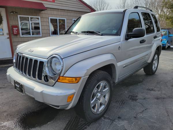 2005 Jeep Liberty Limited 4x4 Only 90k miles! Very Clean! - cars & for sale in Hyde Park, NY – photo 6