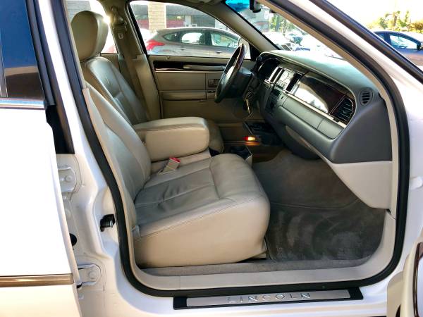 ** 2011 LINCOLN TOWN CAR ** LEATHER LOADED for sale in Anderson, CA – photo 14