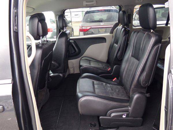 2012 Chrysler Town Country Touring for sale in Cleveland, OH – photo 15