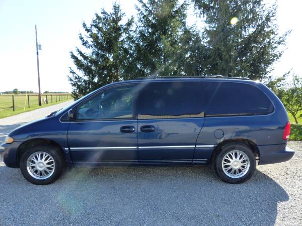 2000 Chrysler Town and Country for sale in New haven, IN