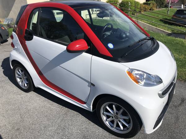 2014 Smart Fortwo Electric Drive White with Red Safety Cell Like New for sale in Palmyra, PA – photo 4