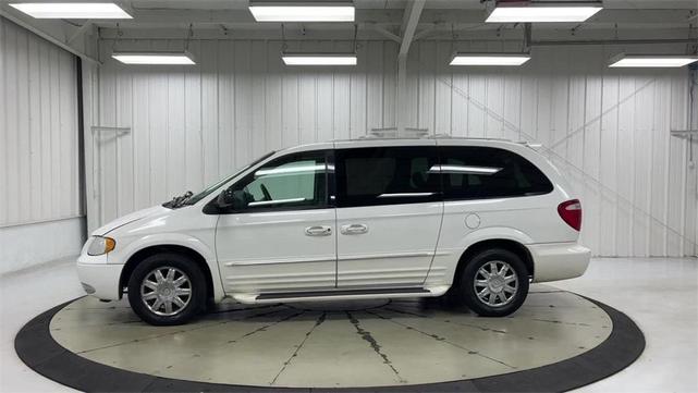 2004 Chrysler Town & Country Limited for sale in Paris , KY – photo 5
