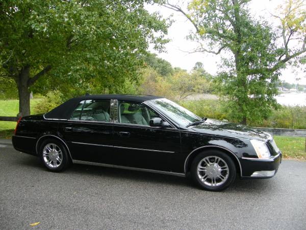 2011 Cadillac DTS Moon Roof Leather Must Be Seen Gorgeous - cars & for sale in East Providence, RI – photo 7