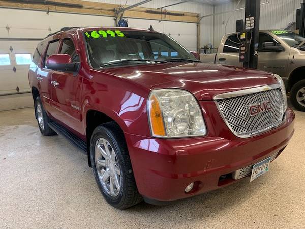 ** 2007 GMC YUKON SLT 4WD 4DR LEATHER 5.3L V8 THIRD ROW RED ** for sale in Cambridge, MN – photo 2