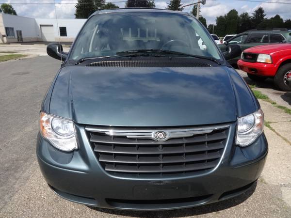 2007 Chrysler Town and Country Van for sale in Mogadore, OH – photo 3