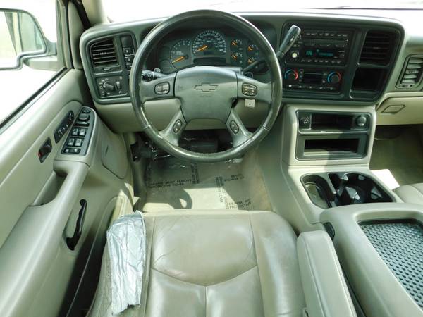 2004 CHEVROLET SUBURBAN 1500 4X4 5.3L V-8 AUTO LEATHER DVD $4,995 for sale in Rush City, MN – photo 7