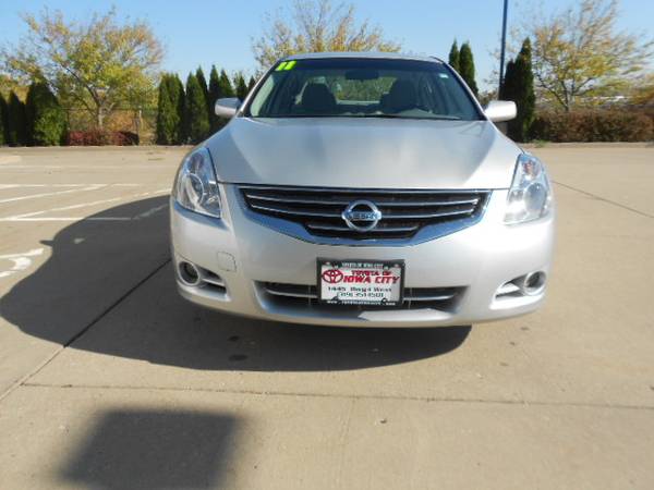 2011 Nissan Altima 2.5 S - cars & trucks - by dealer - vehicle... for sale in Iowa City, IA – photo 3