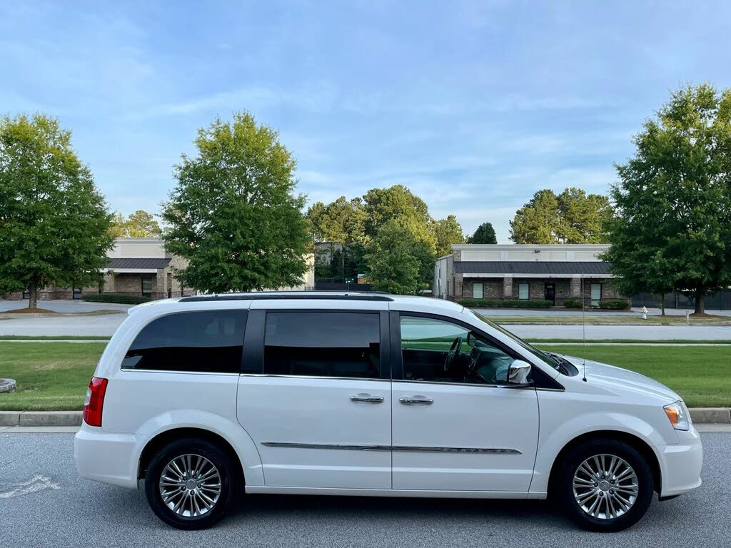 2013 Chrysler Town & Country Touring-L FWD for sale in Loganville, GA – photo 4