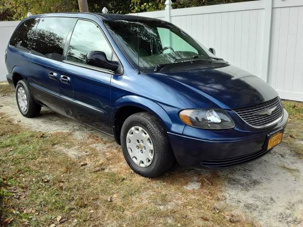 2002 Chrysler Town and Country 88000 MILES TV SONY CD REMOTE DOORS EXC for sale in Farmingville, NY – photo 2