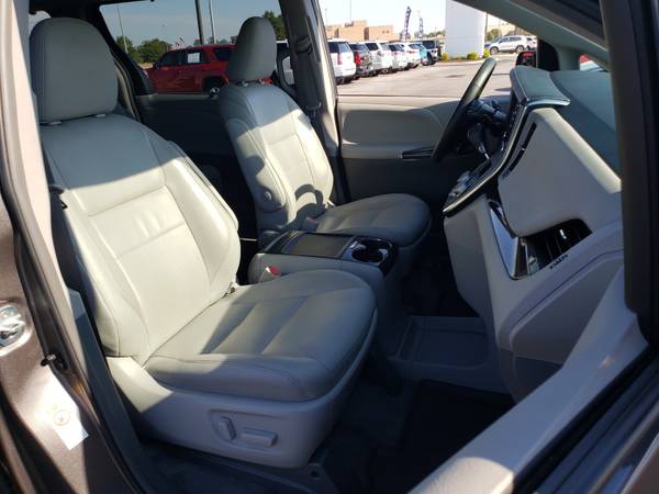 2018 Toyota Sienna XLE hatchback Gray for sale in Jonesboro, AR – photo 17
