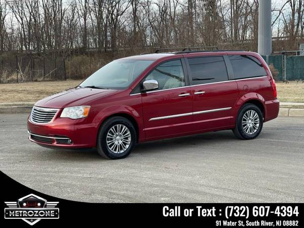 2013 Chrysler Town & Country Touring, Fully Loaded for sale in South River, NY – photo 11