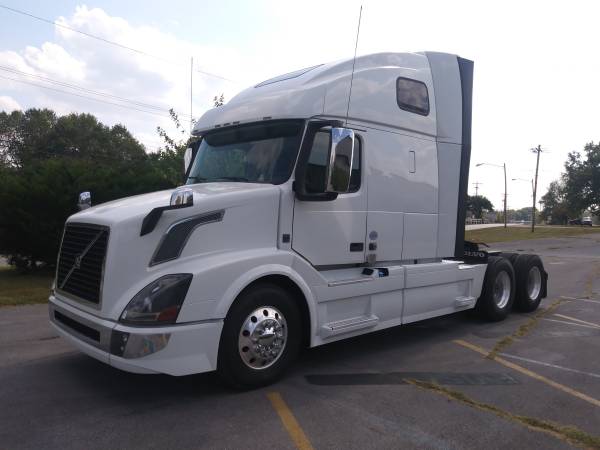 2016 Volvo VNL 670 Semi-Truck for sale in Bowling Green , KY – photo 4