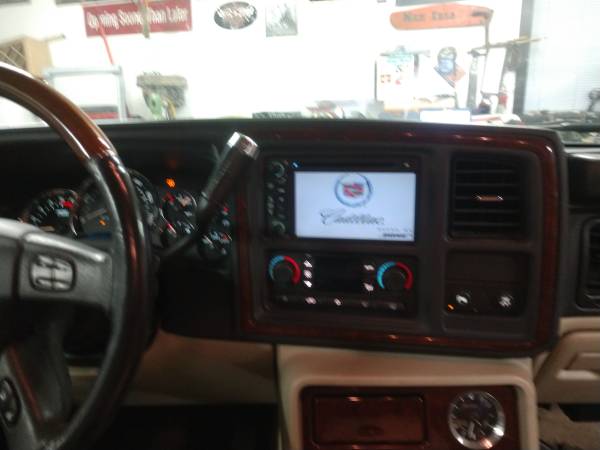 2006 Cadillac Escalade 4wd for sale in Little York, NY – photo 3