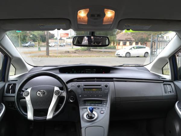 2010 Toyota Prius IV. JBL Sound. 45-55MPG. Heated Leather Seats. for sale in Portland, OR – photo 18