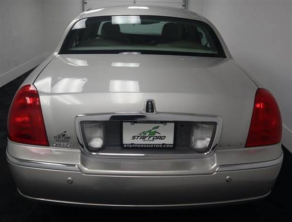 2004 LINCOLN TOWN CAR Signature - 3 DAY EXCHANGE POLICY! for sale in Stafford, VA – photo 8