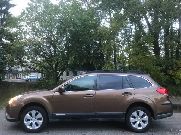 2011 SUBARU OUTBACK 2.5 PREMIUM BLUETOOTH AWD VERY CLEAN! for sale in Minneapolis, MN – photo 6