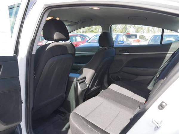 2018 Hyundai Elantra SEL for sale in Walser Experienced Autos Burnsville, MN – photo 8