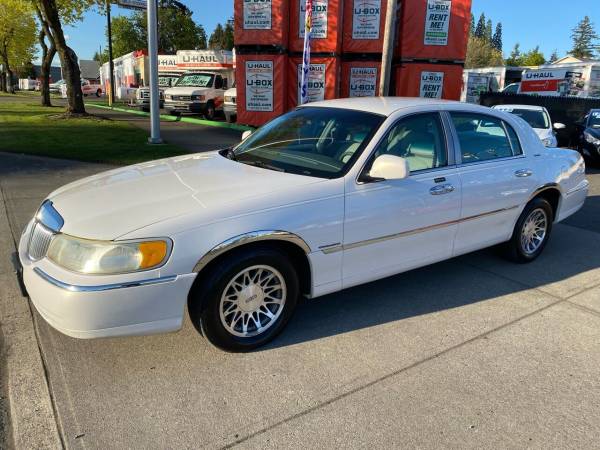2001 Lincoln Town Car Executive 4dr Sedan - - by for sale in Milwaukie, OR – photo 3