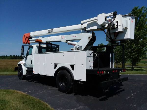 53k Miles 60' Material Handling 2004 International 4300 Bucket Truck for sale in Hampshire, SD – photo 13