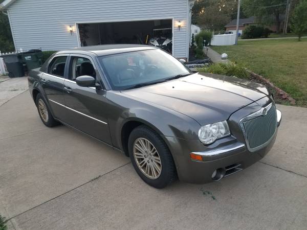 2009 Chrysler 300 - cars & trucks - by owner - vehicle automotive sale for sale in Uniontown , OH – photo 3