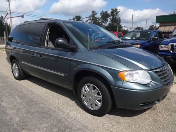 2007 Chrysler Town and Country Van for sale in Mogadore, OH – photo 2