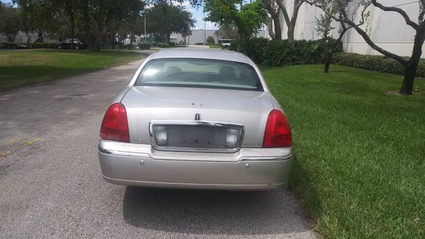 Lincoln Town Car Signature 2005 - - by dealer for sale in West Palm Beach, FL – photo 6