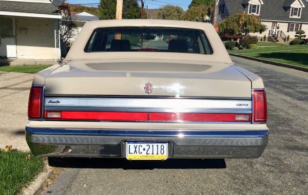 1988 Lincoln Town Car Signature Series for sale in Moosic, PA – photo 8