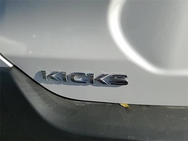 2019 Nissan Kicks SR suv Aspen White Tricoat - cars & trucks - by... for sale in Elgin, IL – photo 5