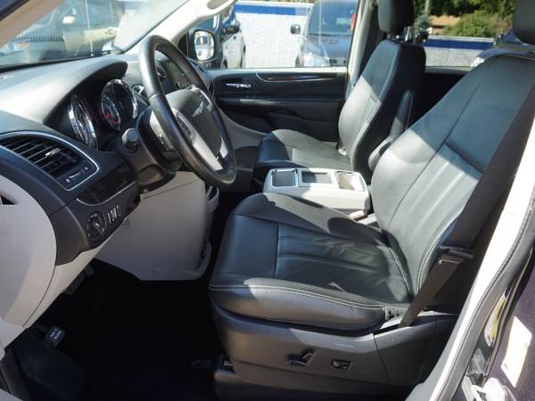 2014 Chrysler Town and Country Touring mini-van Gray for sale in Roseville, MI – photo 13