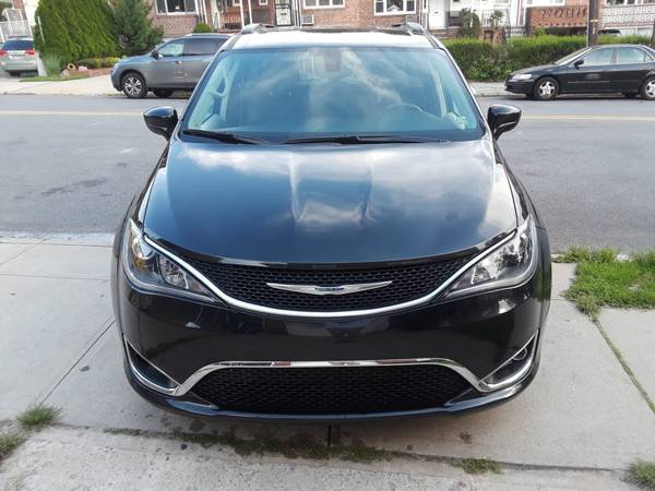 4 SALE: 2017 CHRYSLER PACIFICA TOURING L - Mint Cond - Loaded! for sale in NEW YORK, NY
