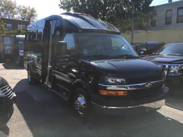 2007 chevrolet Limo van 3500 dully 14 passenger for sale in Brooklyn, NY – photo 3