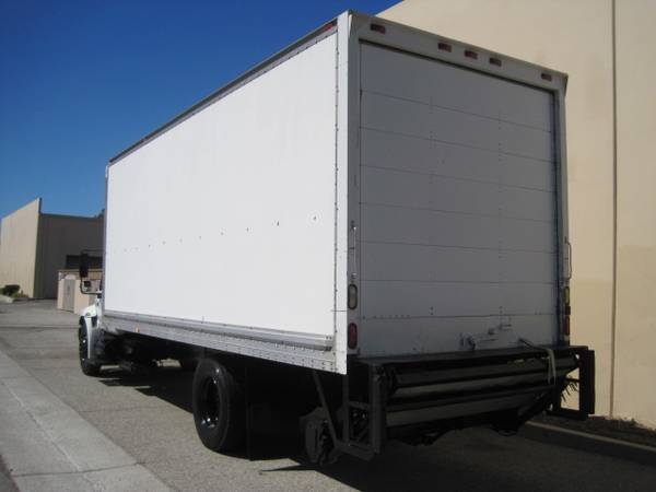 International 4300 DT466 24' Box Truck Lift Gate Moving Truck 4400 for sale in Signal Hill, UT – photo 9