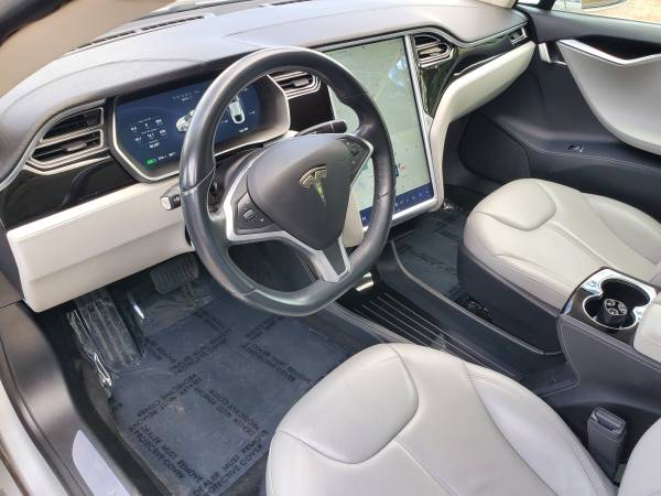 2015 Tesla Model S 85D AWD. Auto Pilot. 17" Touchscreen. Must SEE!!!... for sale in Marion, IA – photo 5