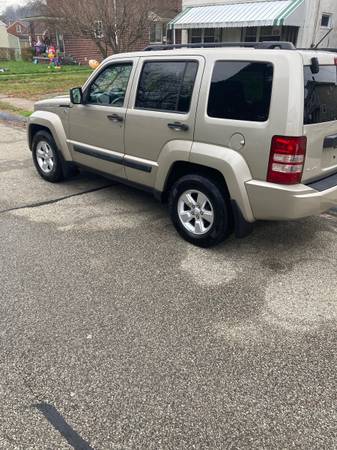 2010 Jeep Liberty 4x4 - cars & trucks - by owner - vehicle... for sale in Harwick, PA – photo 7