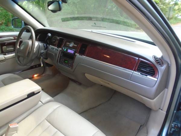 2004 Lincoln Town Car, 63K miles, cln Carfax, 17 serv rcrds new for sale in Matthews, NC – photo 21