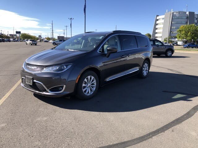 2017 Chrysler Pacifica Touring L FWD for sale in Bismarck, ND – photo 3