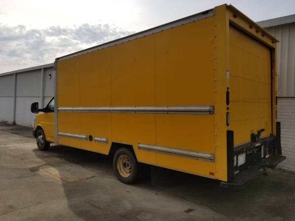 16FT Box Van 2011 GMC 3500 for sale in Gainesville, GA – photo 2