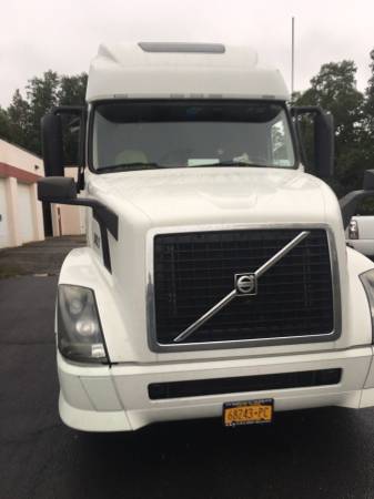 Volvo Truck 670 White for sale in Edison, NY – photo 8