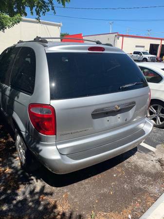2005 Chrysler Town & Country Van for sale in Dearing, FL – photo 2