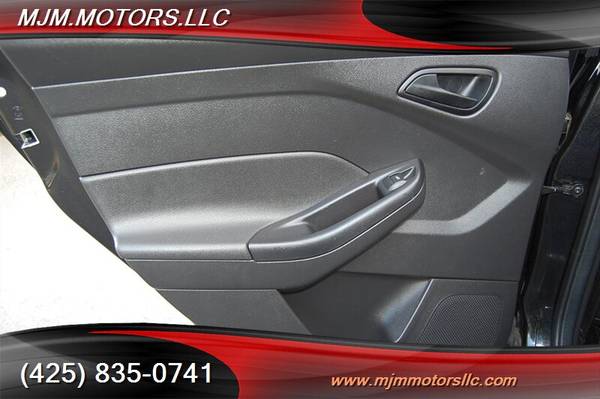 **2012** FORD FOCUS "SE" AUTO. **SAVE ON GAS** for sale in Lynnwood, WA – photo 21