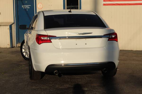 2013 CHRYSLER 200 * LOW MILES * LEATHER * SUPER CLEAN * WARRANTY*** for sale in Highland, IL – photo 9