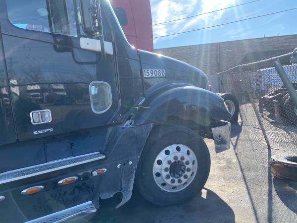 Freightliner Columbia - cars & trucks - by owner - vehicle... for sale in Hickory Hills, IL – photo 3