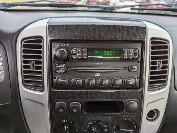 Used 2005 Mercury Mariner FWD 4D Sport Utility/SUV for sale in Waterloo, IA – photo 8