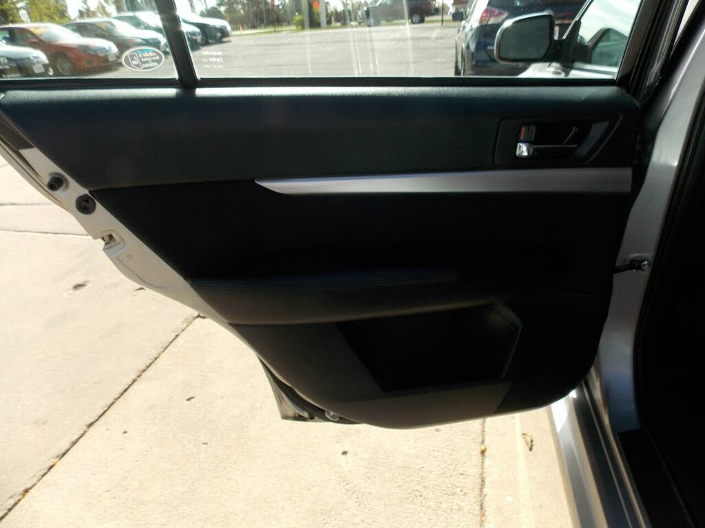 2010 Subaru Legacy 2.5i Premium for sale in Cedar Rapids, IA – photo 10