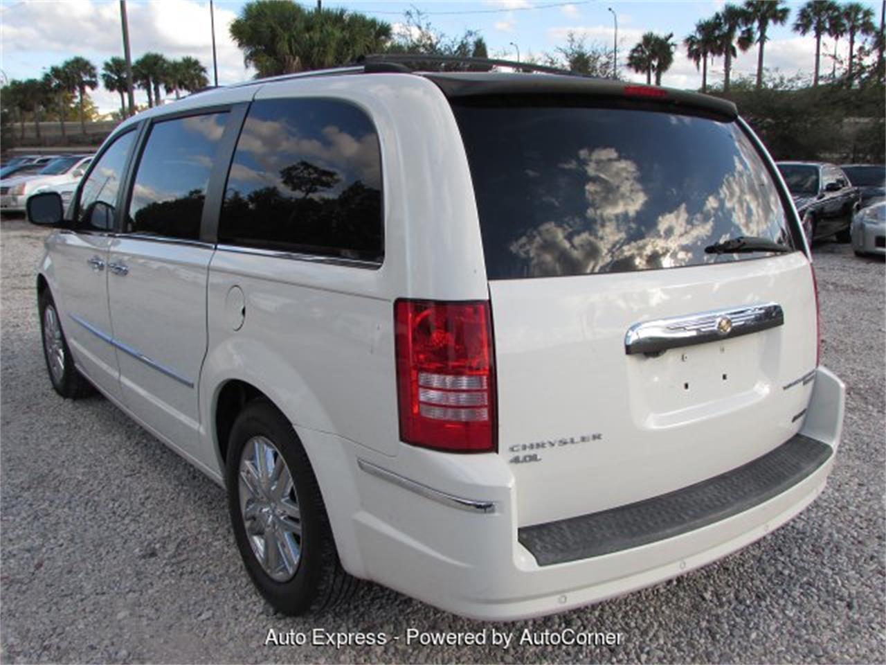 2010 Chrysler Town & Country for sale in Orlando, FL – photo 5