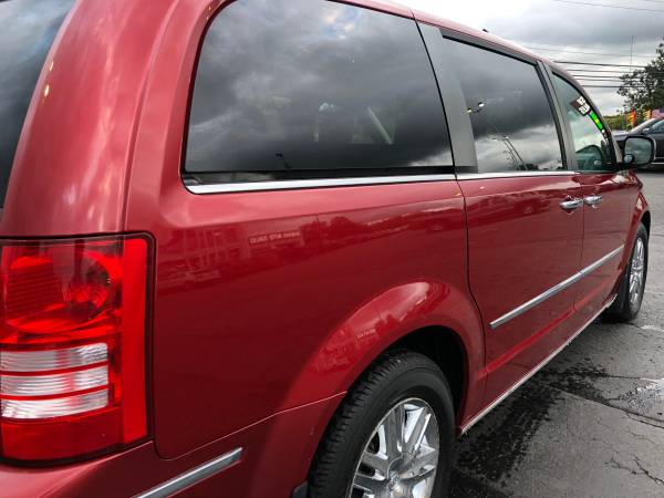 Clean! 2008 Chrysler Town & Country! Guaranteed Fiinance! for sale in Ortonville, MI – photo 11