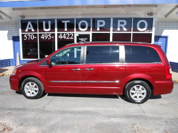 2011 CHRYSLER TOWN & COUNTRY *LOADED*LOW MILES*L@@K AT THIS* 12/20 SI for sale in Sunbury, PA