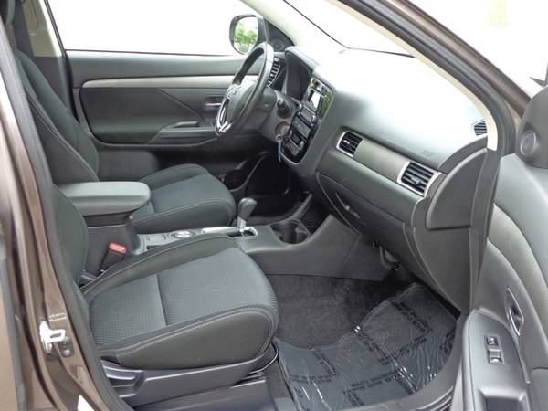 2016 Mitsubishi Outlander ES (4x4, 3rd Row, Factory Warranty) for sale in Sioux Falls, SD – photo 14