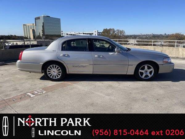 2003 Lincoln Town Car Executive - sedan - - by dealer for sale in San Antonio, TX – photo 5